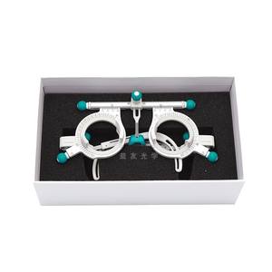 Monture d'essai optique réglable Yiyou en titane à 5 lentilles, appareil manuel d'examen de l'acuité visuelle et de la distance pupillaire - Product Image 1