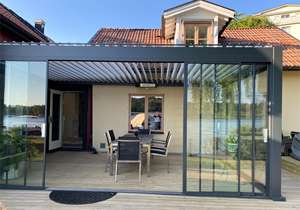 Toldo de cenador de aluminio con techo de persianas motorizado independiente para exteriores con <span class=keywords><strong>cortinas</strong></span> enrollables de puerta de cristal deslizante para Patio - Product Image 4
