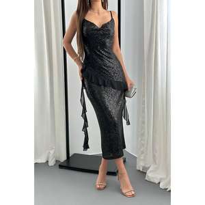 Robe fourreau élégante en mousseline de soie noire à sequins avec volant asymétrique et décolleté en cœur pour les soirées - Product Image 2