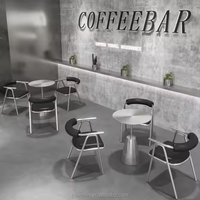 Café-bar de style industriel personnalisé en acier inoxydable Restaurant à thème Tables et chaises de restaurant en cuir PU