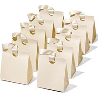 Emballage de luxe en gros en carton ivoire avec logo personnalisé imprimé en offset, matériaux recyclés, poignées torsadées pour boutiques et vente au détail