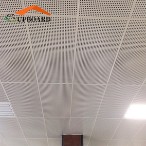 <span class=keywords><strong>Plafond</strong></span> suspendu en aluminium de conception moderne, imperméable, carré, insonorisé, ignifuge, <span class=keywords><strong>isolation</strong></span> thermique, <span class=keywords><strong>prix</strong></span> d'usine pour les hôpitaux - Product Image 3