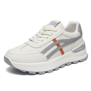 รองเท้าแฟชั่นสำหรับผู้หญิง รองเท้าพื้นนุ่มอเนกประสงค์แบบใหม่ รองเท้าวิ่งสำหรับนักเรียน รองเท้าฟอเรสต์ กัมพ์ รองเท้าลำลอง - Product Image 1