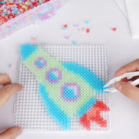 Kit de perles à repasser DIY 5 mm Midi Perler à thème univers, qui brillent dans le noir, fabrication OEM et ODM en Chine