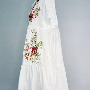 ชุดเดรสปักลายแฟชั่นใหม่สำหรับผู้หญิง OEM สไตล์สดใสหวานแหวว แขนสั้น ทรงหลวม - Product Image 2