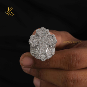 แหวนเพชรแนวฮิปฮอปของผู้ชายมีสไตล์ที่มีประกายน้ำแข็งดีไซน์โดดเด่นเหมาะสำหรับผู้ชายที่ต้องการแสดงบุคลิก - Product Image 2