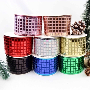 Ruban à paillettes carrées rouge et or disco de 10 yards sur bobine pour emballage cadeau, loisirs créatifs, décoration de sapin de Noël et couronnes - Product Image 1