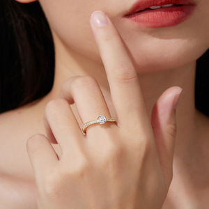 Anillo de Plata de Ley S925 con Moissanita y Seis Garras Laterales Clásico 2026, Regalo de Aniversario o Propuesta, Anillo Delgado y Versátil - Product Image 4