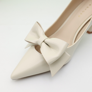 Chaussures de <span class=keywords><strong>mariage</strong></span> blanches pour femme Shehe 2026, de haute qualité, sexy, à bout pointu, <span class=keywords><strong>petit</strong></span> <span class=keywords><strong>talon</strong></span> aiguille, avec nœud, grandes tailles - Product Image 2