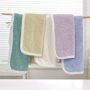 Serviette de bain jetable en polaire corail tissée antimicrobienne – Serviette de visage absorbante à séchage rapide en microfibre ultra-fine – Vente en gros - Product Image 2