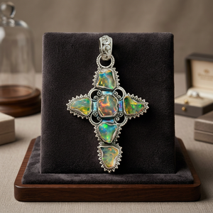 Colgante de Ópalo Etíope en Bruto con Engaste de Bisel en Plata de Ley 925, Gema Natural, Joyería de Destaque - Product Image 2