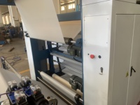 Machine de découpe transversale de papier d'emballage avec système d'alimentation cylindrique et conception d'arbre pneumatique pour la découpe industrielle de rouleaux laminés