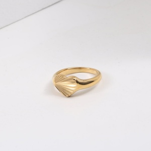 Anillo de Amor Minimalista de Diseñador, Chapado en Oro de 18K, Anillo de Corazón de Acero Inoxidable - Product Image 5