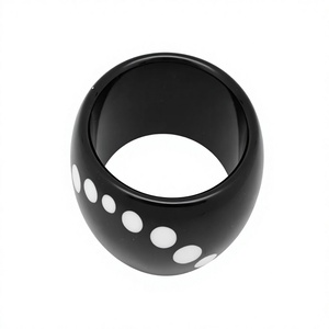 Bracelet classique en céramique noire et résine, points blancs uniques, motif de qualité supérieure, design classique unisexe, pour mariage, pour femme - Product Image 5