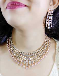 ชุดสร้อยคอป้องกันการเสื่อมเสียของผู้หญิงอินเดียพร้อมต่างหูเข้าคู่และเครื่องประดับ Maang Tika สำหรับงานแต่งงานของขวัญงานหมั้น - Product Image 1