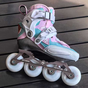 Patins à roulettes en carbone OEM pour enfants, doublure confortable, freestyle, slalom, chaussures de patinage professionnelles pour enfants, extérieur - Product Image 1