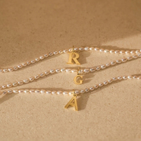 Collier pour femme EManco Chic, délicat, minimaliste, avec initiale, imitation perle, chaîne à maillons, acier inoxydable, couleur or, pour les fêtes