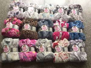 Prezzo più economico della fabbrica vendita calda 100% poliestere corallo pile stock <span class=keywords><strong>accappatoio</strong></span> stock <span class=keywords><strong>accappatoio</strong></span> - Product Image 6