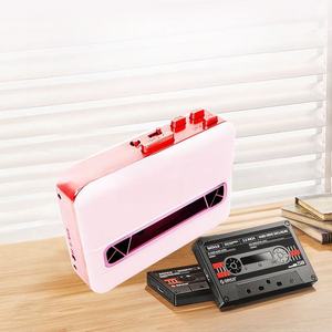 Lecteur de cassette rose rétro avec haut-parleur intégré, appareil audio portable vintage pour l'apprentissage à domicile - Product Image 1