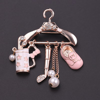 Accessoires de vêtements de mode pour femmes-Creative Metal Hanger Machine à coudre Broche Art Pin Lapel Badge Bag avec Portable Feature