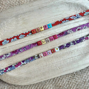 Bracelet en <span class=keywords><strong>cordon</strong></span> de tissu <span class=keywords><strong>LIBERTY</strong></span> personnalisé nom lettre perle fleur colorée Bracelet cadeau pour elle - Product Image 1