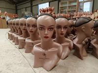 Modèles en plastique en gros avec des formes de visage asiatiques, perruques utilisées dans les salons de beauté, modèles de tête pour spectacles de cosplay, filles avec perruques de tête de mannequin