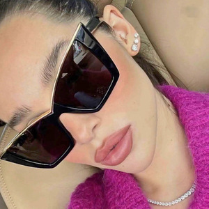 Gafas de Sol Estilo Europeo Americano con Marco Negro y Lentes de PC Color Beige para Mujer, 100% Protección UV, Accesorio de Moda - Product Image 2