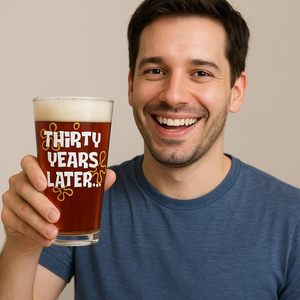 Cadeaux d'anniversaire pour hommes 30 ans Verre à bière nostalgique 16oz "30 ans plus tard" Design Drôle de verre à bière pour les vacances du mari à la <span class=keywords><strong>retraite</strong></span> - Product Image 5