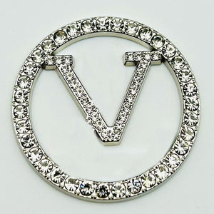 จี้ห้อยเคสมือถือแบบ DIY งานฝีมือแบบแบน ดีไซน์หรูหรา โลหะแบรนด์ดัง ตัวอักษรประดับเพชรระยิบระยับ ตกแต่งโลโก้ - Product Image 4