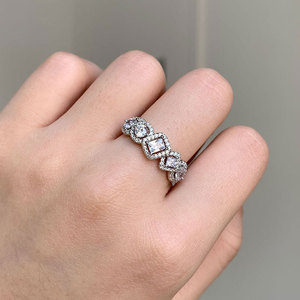 Anello con Design Geometrico Irregolare, Anello Classico da Donna - Product Image 2