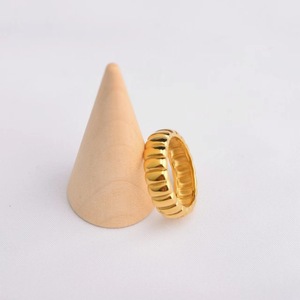 Gold Plated Corrugated Stainless Steel Band <b>Ring</b> Women Vintage Textured <b>Finger</b> <b>Ring</b> Unisex Plain Fashion Daily Wear Jewelry - Product Image 6