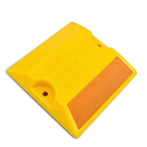 Dissuasore Stradale Riflettente a LED Solare in ABS ad Alta Compressione, Bifacciale, Certificato per la Sicurezza Autostradale - Product Image 3