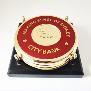 Regalo de promoción de regalo bancario, respaldo de terciopelo antideslizante, moneda metálica de Metal, posavasos de cuero PU Borgoña, posavasos para bebidas y té - Product Image 2