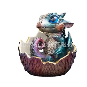 Statue de dragon bébé dans une coquille d'œuf, en résine bleu-vert, décoration pour salon, ornement - Product Image 1
