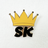 2024 personnalisé couronne vert thème conception doux émail broche métal artisanat Badges de taille moyenne épinglettes pour cadeaux Souvenirs