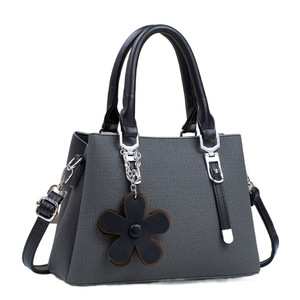 Bolso de Mano con Textura Tejida y Logotipo Personalizado para Mujer, Elegante Bolso Tipo Satchel con Asa y Adorno de Flor Desmontable, Bolso Bandolera Ajustable - Product Image 6