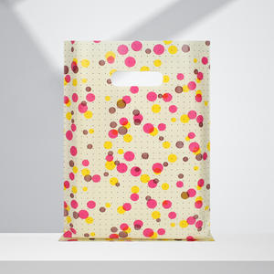 Vente en gros de sacs en plastique personnalisés avec logo sacs de t-shirts réutilisables avec poignée découpée articles des sacs à provisions d'affaires quotidiens - Product Image 3