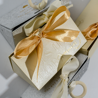 Benutzer definierte Logo-förmige Geschenk boxen High-End-Pyramide mit laser gravierten Mustern und Bändern für Feiern Matt Laminierung