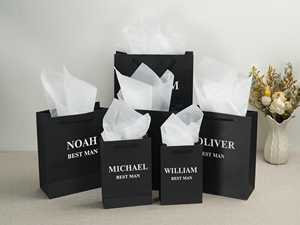 Sacs-cadeaux de mariage pour la mariée et le marié Papier de soie kraft avec impression en feuille d'or Emballage cadeau élégant pour les occasions spéciales - Product Image 3