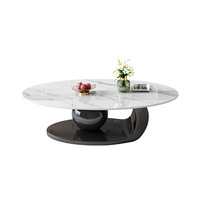 Table basse ovale contemporaine de luxe en pierre frittée marbrée, base sculpturale en métal noir, haut de gamme pour villa et maison