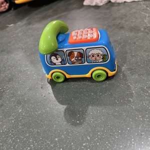 Autobús Musical de Juguete con Forma de Teléfono para Niños de 2 a 4 Años, Juguete Unisex con Personajes de Animales y Teclado Numérico - Product Image 2