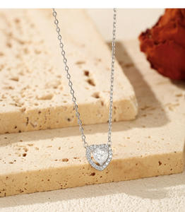 Juego de Collar y Pendientes de Plata de Ley 925 con Moissanita Corte Corazón Color D VVS1, Certificado GRA, Joyería Nupcial - Product Image 6