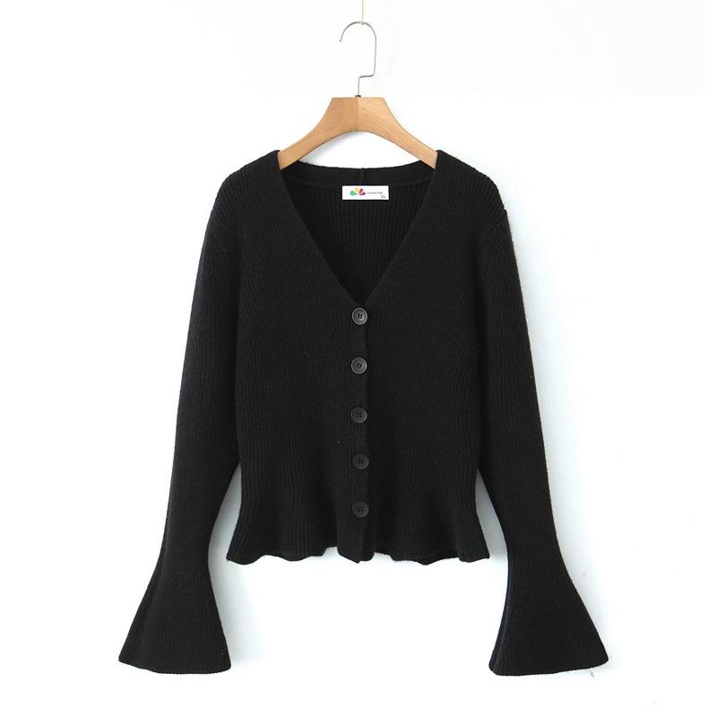 เสื้อถักสีดำ