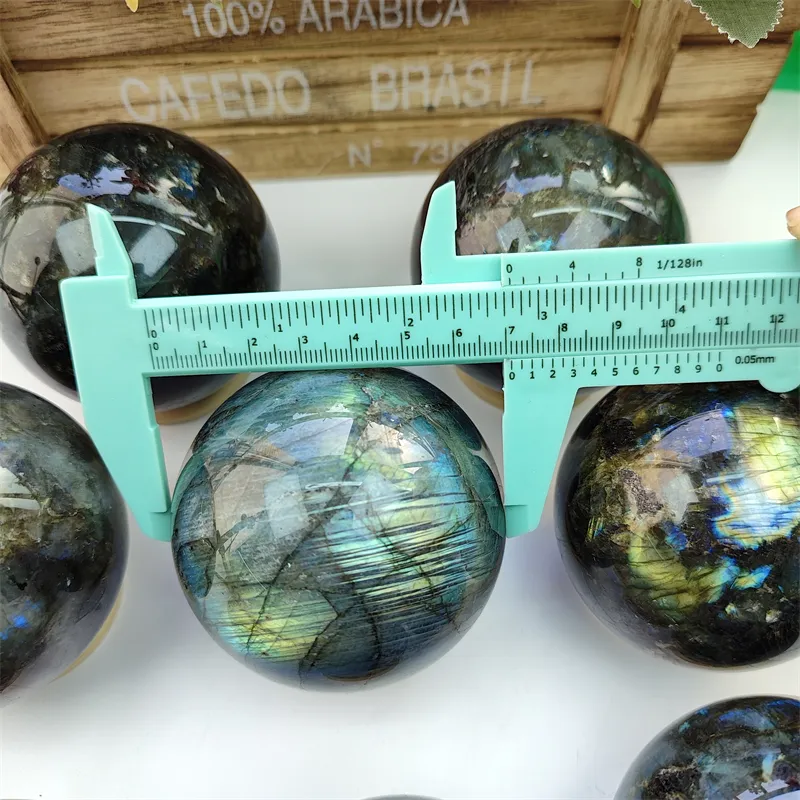 Kindfull vente en gros de sphère de cristal en vrac pierre de guérison méditation bonne boule de labradorite flash bleue pour la décoration