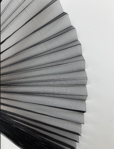 Chine Fabricant Fourniture Gris Noir Polyester Rétractable & Acier Inoxydable Plissé Fly Screen Mesh pour Fenêtre et Porte - Product Image 3