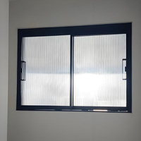 Ventanas Modernas de Aluminio con Persianas Horizontales Deslizantes, Vidrio con Aislamiento Térmico y Mosquitera Magnética para Entrada Exterior de Baño