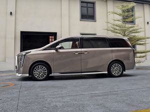 GAC Trumpchi <span class=keywords><strong>M8</strong></span> Grandmaster 2023 Usado, Motor Dual, Versión Royal Ultimate, Monovolumen de 7 Plazas, Cuero Nappa, E-CVT, Volante a la Izquierda, Certificado, Seminuevo - Product Image 2