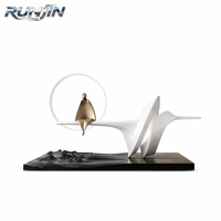 Sculpture Moderne en Métal Grande Figurine Abstraite Ailée Dorée avec Anneau Halo Illuminé en Acier Inoxydable Fabricant Personnalisé