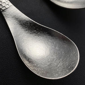 ช้อนไทเทเนียมแท้ลายดอกน้ำแข็ง ช้อนเสิร์ฟลายตอกแบบสร้างสรรค์ สำหรับร้านอาหารและใช้ในบ้าน ช้อนซุปข้าวสไตล์ราชวงศ์ - Product Image 3