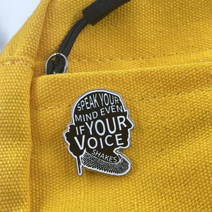 Pin Personalizado con la Frase 'Habla de Forma que tu Voz no Temble', Pin de Esmalte con el Motivo de 'Feminismo, Poder Femenino', Broche con Frase Famosa, Joyería, Regalo para Amigas - Product Image 3
